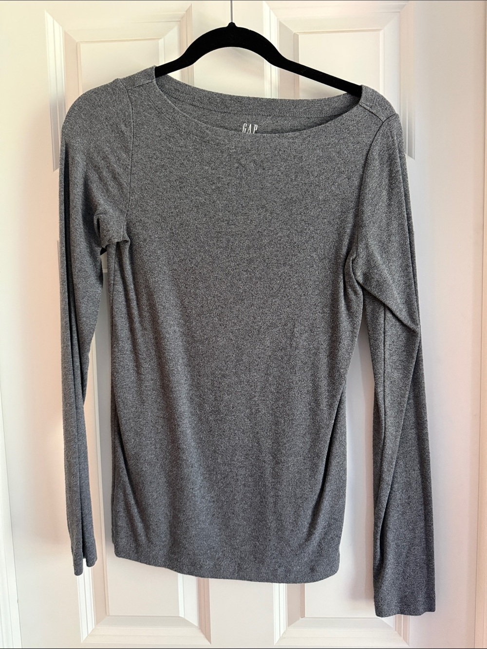 GAP Women's Heather Gray Long Sleeve Crew Neck Top